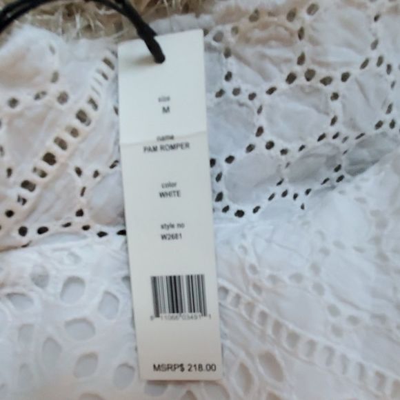 Walter Baker White Eyelet V-Neck Ruffle Open Back Sleeveless Shorts Romper M - Picture 7 of 7
